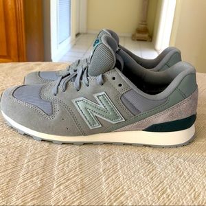 NWOT New Balance 696